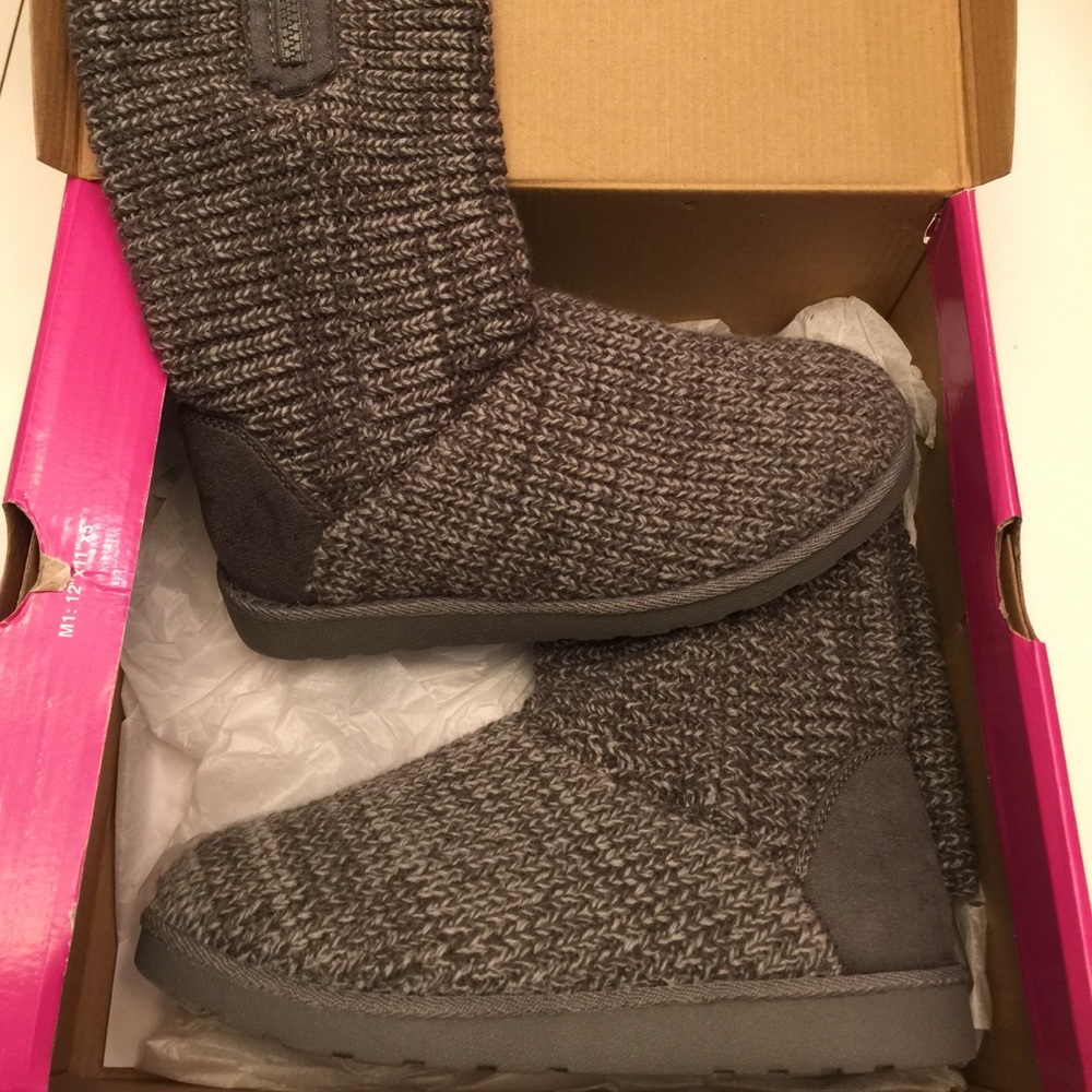 SO knit boots